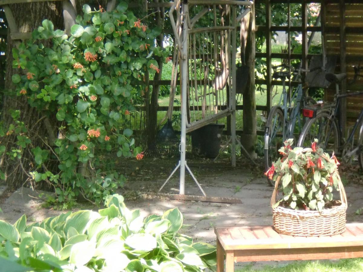 Trollhaettans Bed And Breakfast Esterno foto